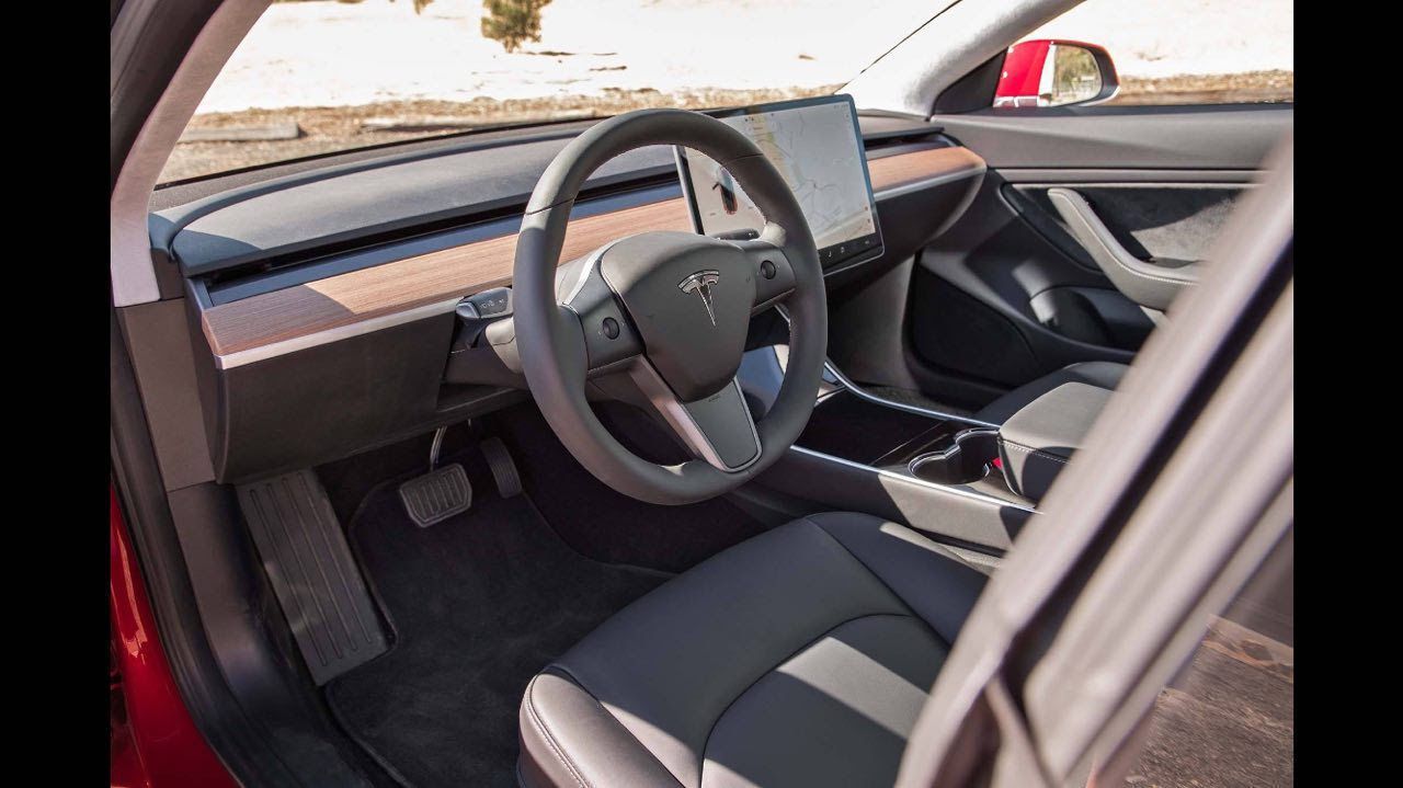 tesla M3 interno.jpg