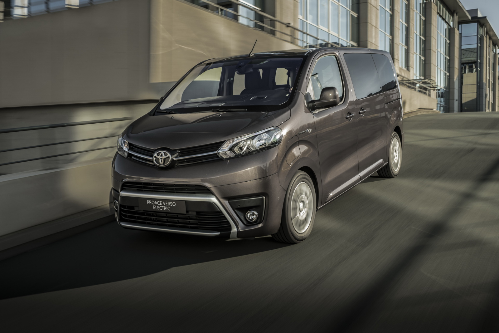 2021-toyota-proace-verso-electric-1.jpg